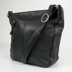 美品 REGALO ショルダーバック 黒 サコッシュ シボ革 斜め掛け 二層式 