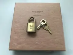 良品 ルイヴィトン 鍵 南京錠