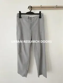 URBAN RESEARCH DOORS テーパードパンツ グレー 綿麻混のサムネイル