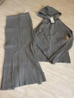 GUセットアップ　リブニットパーカーとスカート