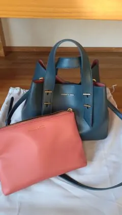 CHARLES & KEITH (チャールズアンドキース)ダブルハンドルバック