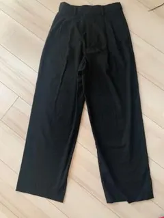 ユニクロ　ワイドタックパンツ　黒