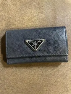 未使用級 プラダ 6連 キーケース 三角ロゴ サフィアーノレザー ダークネイビー PRADA プラダ キーケース 6連 サフィアーノレザー 本革 ブラック 黒