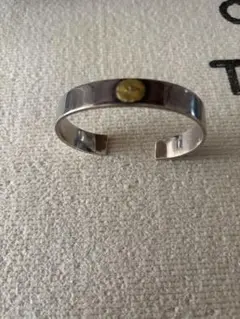 シルバーバングル 金色ディスク付き