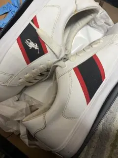 ホワイト スニーカー