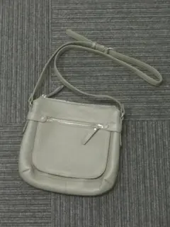 U by Ungaro ショルダーバッグ　ななめ掛け　グレー　ウンガロ