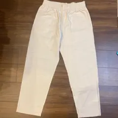 GU クリーム色のカジュアルパンツ