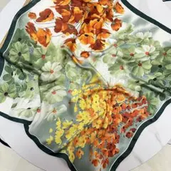 ✨70cm角　シミュレートシルクスカーフ　花柄　グリーン系