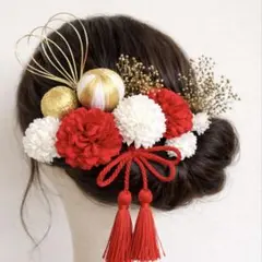 華やかな髪飾り 赤白金
