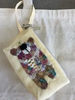 ダーニング刺繍　子熊　ファスナーポーチ（黄色）　紐付