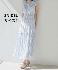 【M】SNIDEL Sustainableプリントプリーツワンピース　フリル