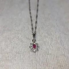 シルバー 花形 ルビー色 ネックレス
