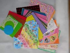 【中古品】HELLO KITTYケース入り折り紙１００枚以上セット