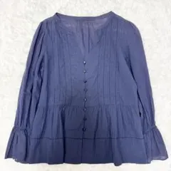 【イエナ】ぺプラム　ブラウス　ピンタック　Vネック　FREEネイビーのサムネイル