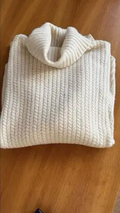 アイボリー リブ編み タートルネックセーター