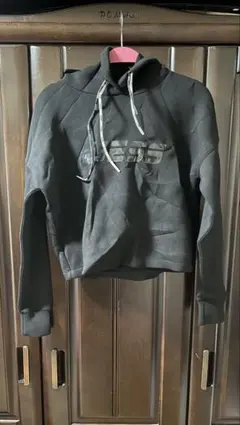 GUESS クロップトップ　フードパーカー