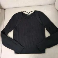 ブラックニットセーター