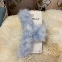 ファー ヘアクリップ ライトブルーのサムネイル