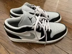 NIKE エアジョーダン1 ロー　ブラック/ライトスモークグレーのサムネイル