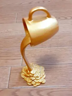 コーヒーカップ　金色　置物