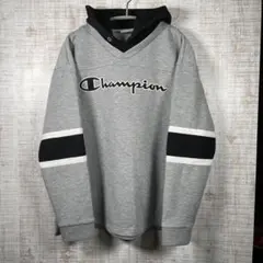 Champion フード付きパーカー　Vネック