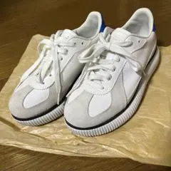 オニツカタイガー　delecity 白　23.5センチ