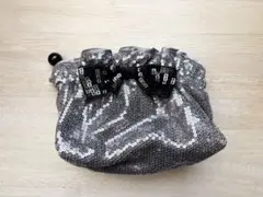 新品♪スパンコールリボン付きシルバーポーチ　パーティ　クリスマス　キラキラ