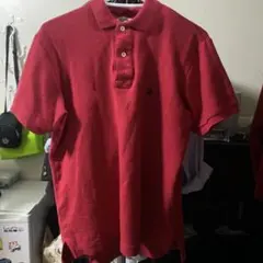 赤 ポロシャツ ボタン付き