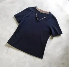 美品《DAKS ダックス》半袖 VネックTシャツ ネイビー Mサイズ 刺繍ありのサムネイル