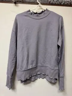 フリル付き薄紫スウェット