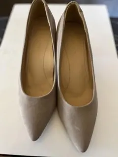 超美品　シンプルなパンプス　23cm ベージュ