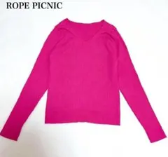 ロペピクニック　ピンク　Ｖネックリブニット　オフィスカジュアル　華やか　きれいめ