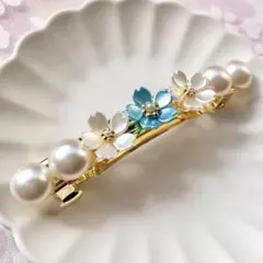 No.1881 ハンドメイド　パールの桜のバレッタ（ホワイト×ブルー）