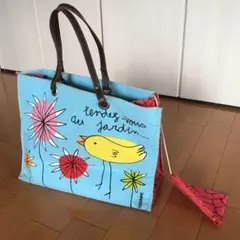 カラフルで楽しい丈夫なバッグです。