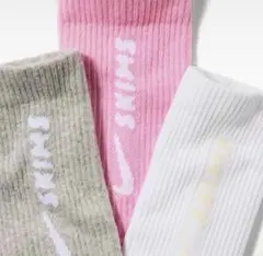 NIKE SKIMS ウィメンズ Dri-FIT クルーソックス（3足） M - メルカリ