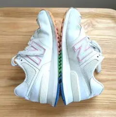 【人気】New Balance　アイコニックモデル　レインボーカラー　23、5のサムネイル