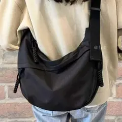 メッセンジャーバッグ 斜めがけバック 黒 ブラック 軽量 ショルダー 通勤 兼用