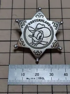 ディズニーランド シューティングギャラリー 保安官 バッジ - メルカリ