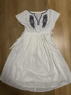 archives 刺繍ワンピース　ノースリーブのサムネイル