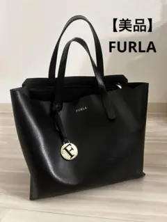 【美品】フルラ レザー トートバッグ チャームロゴ ブラック　ハンドバッグ