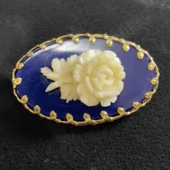 【7】白い薔薇のブローチ　金枠　青台座　レトロ　ヴィンテージ