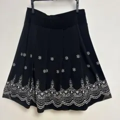 刺繍柄フレアスカート