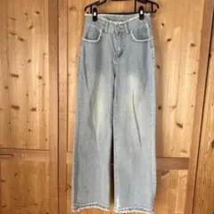 ライトブルーワイドレッグデニム