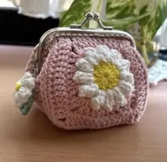 ハンドメイド　かぎ編みがま口ポーチ　小銭入れ　モチーフ編み　ラメ入り桃色