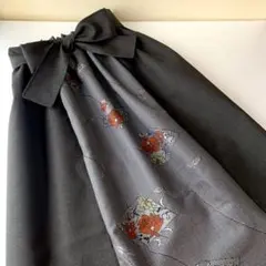 着物生地 スカート 薄墨色 × 朱色 菱形花文様 ＆ 具墨色