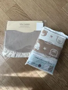 【未使用】くまさん柄　ガーゼハンカチ　&スタイ