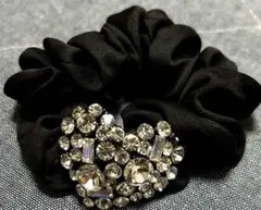 〜最安値〜レディース　キラキラストーン付き黒シュシュ　ヘアゴム