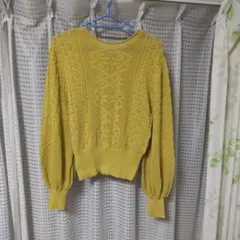 KBF【F】イエロー　ボリュームスリーブパターン編みニット 薄手