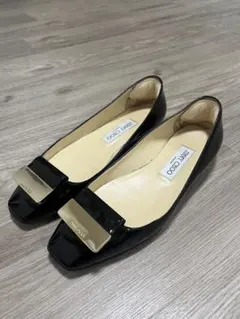 JIMMY CHOO エナメル　フラットパンプス　ゴールドバックル　ブラックのサムネイル