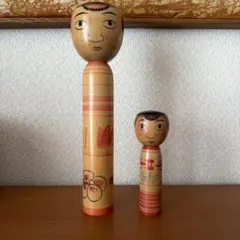斎藤徳寿　こけし　2体セット　民藝　インテリア　人形 会津系こけし 齋藤徳寿 こけし人形 - メルカリ
